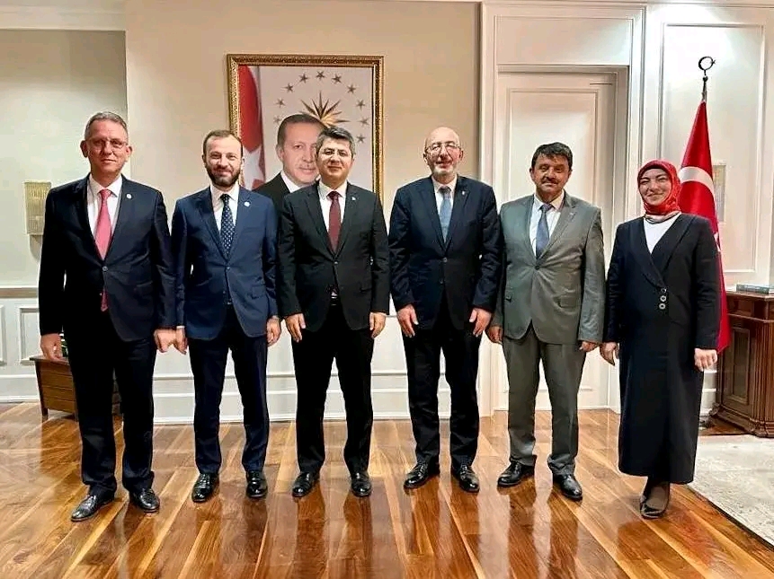 Akparti heyetinden Sağlık Bakanı Koca'ya ziyaret 